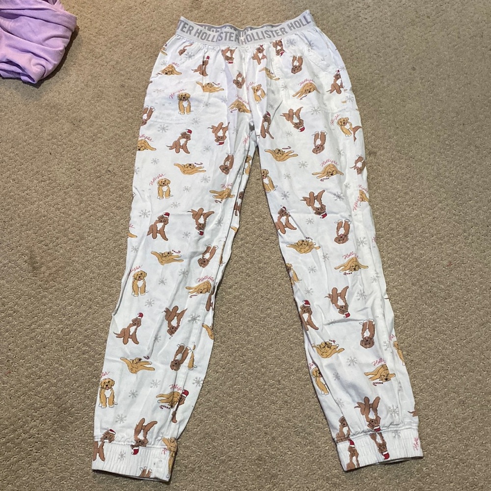 Hollister, size small, pajama pants, white with dogs
